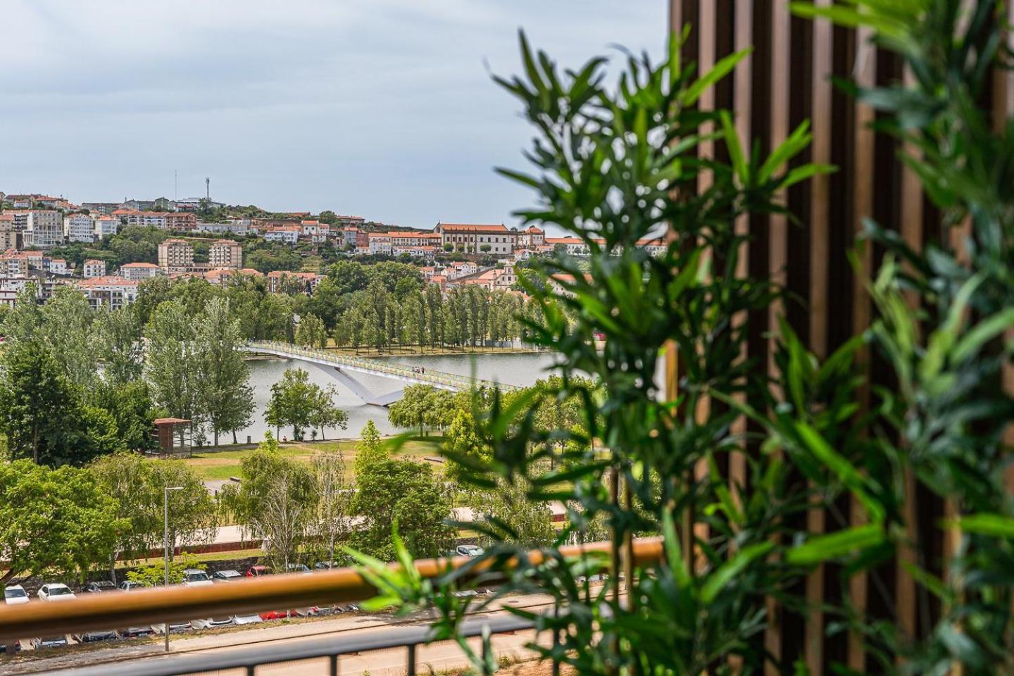 Ferienwohnung Guestready - Majestic Riverside Terrace In Coimbra Exterior foto